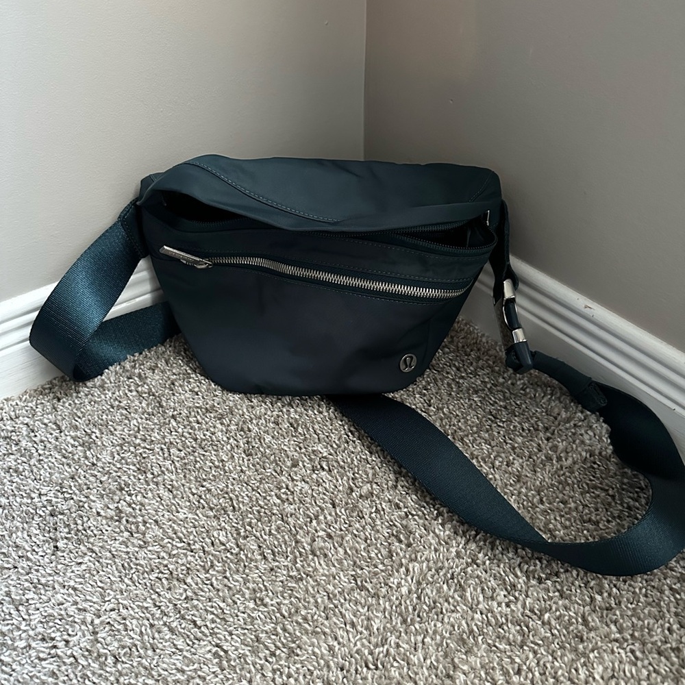 Lululemon City Adventurer 2.5L belt bag in Submarine